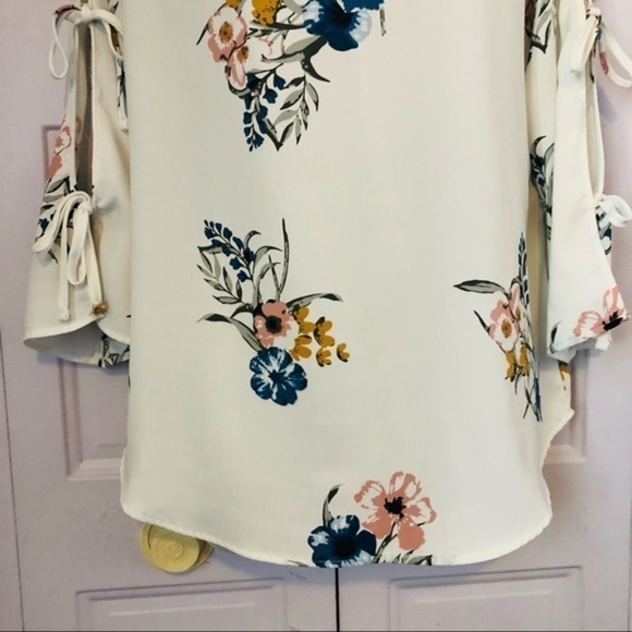 Lily Morgan open bell sleeves with ties. - Picture 4 of 10